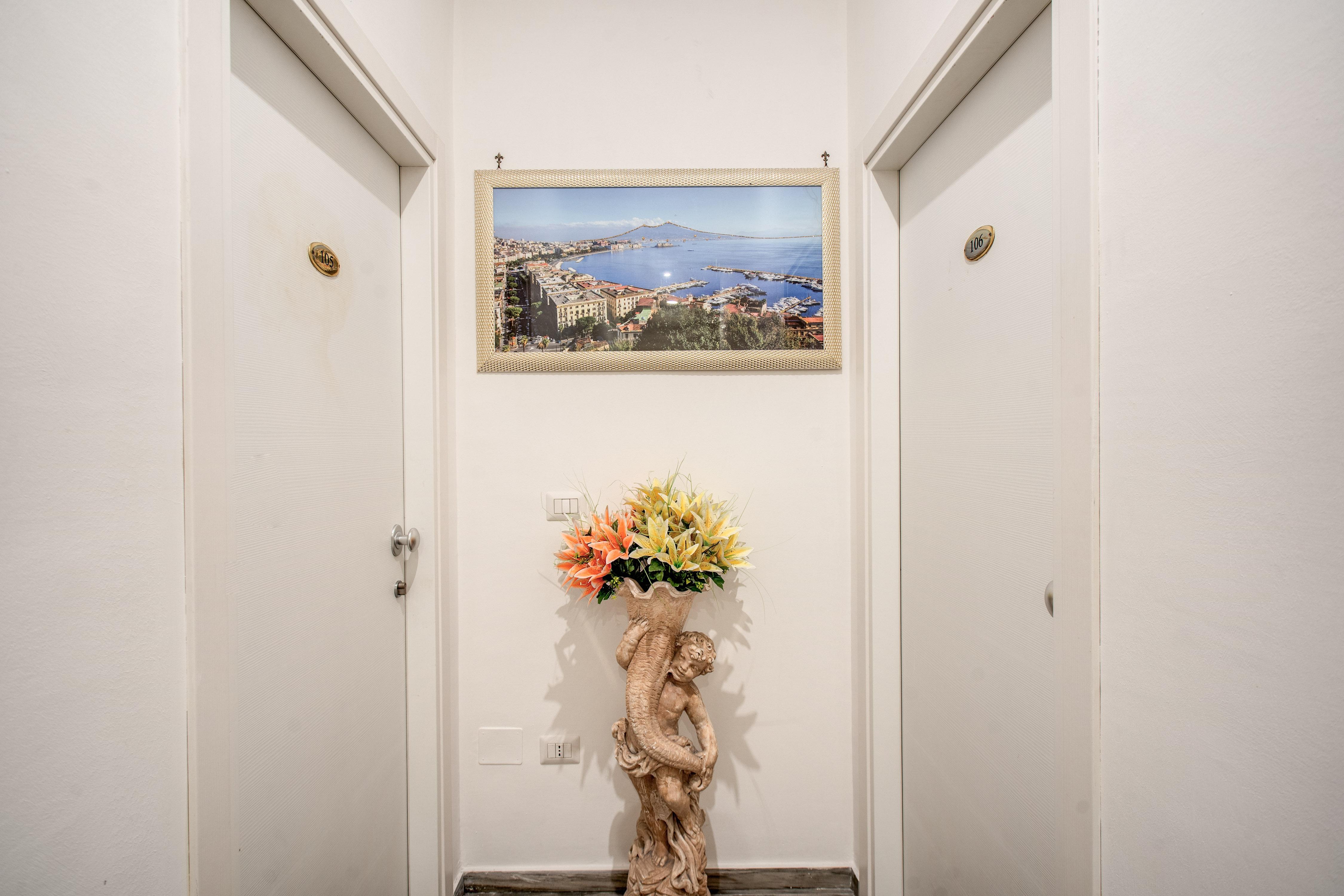 Napoli'S Gold Hotel Екстериор снимка