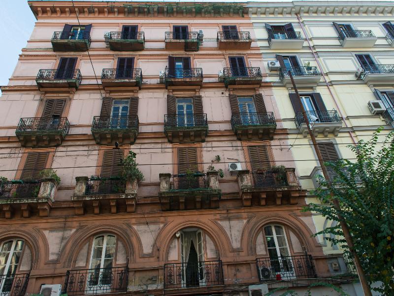 Napoli'S Gold Hotel Екстериор снимка