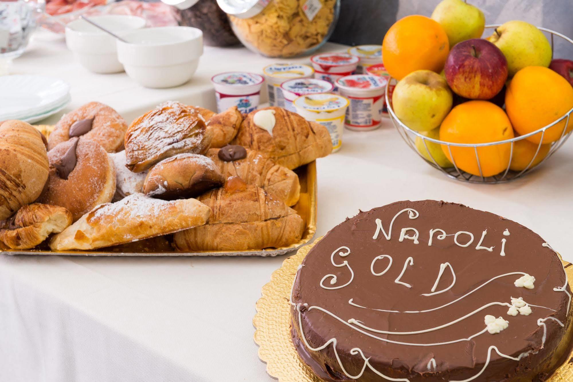 Napoli'S Gold Hotel Екстериор снимка