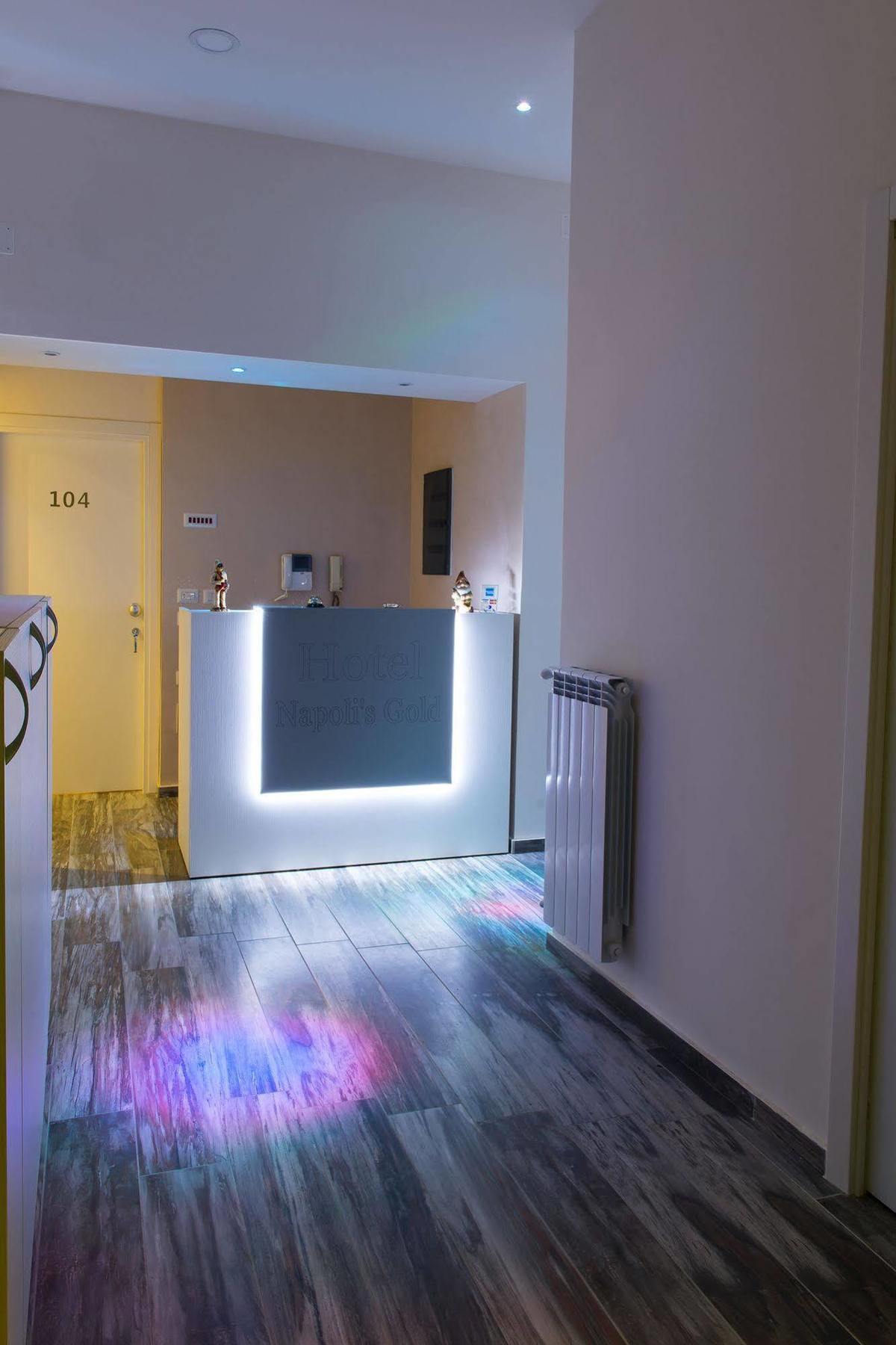 Napoli'S Gold Hotel Екстериор снимка